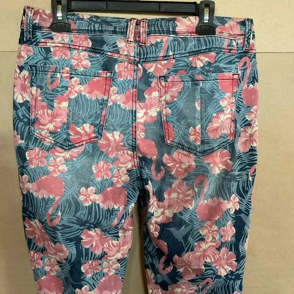 Signature Studio Floral Flamingo Print jeans. Fringe hem. Size 12. - Picture 7 of 10